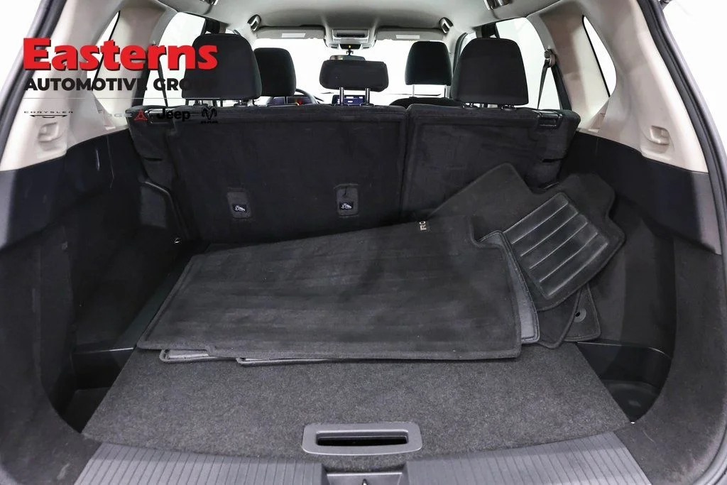 Used 2023 White Nissan S image 11