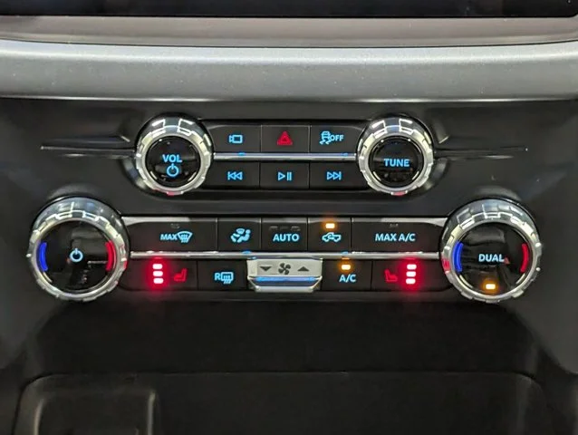 New 2026 Agate Black Metallic Ford XLT image 41