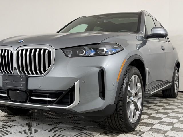 Used 2026 Skyscraper Grey Metallic BMW sDrive40i image 6