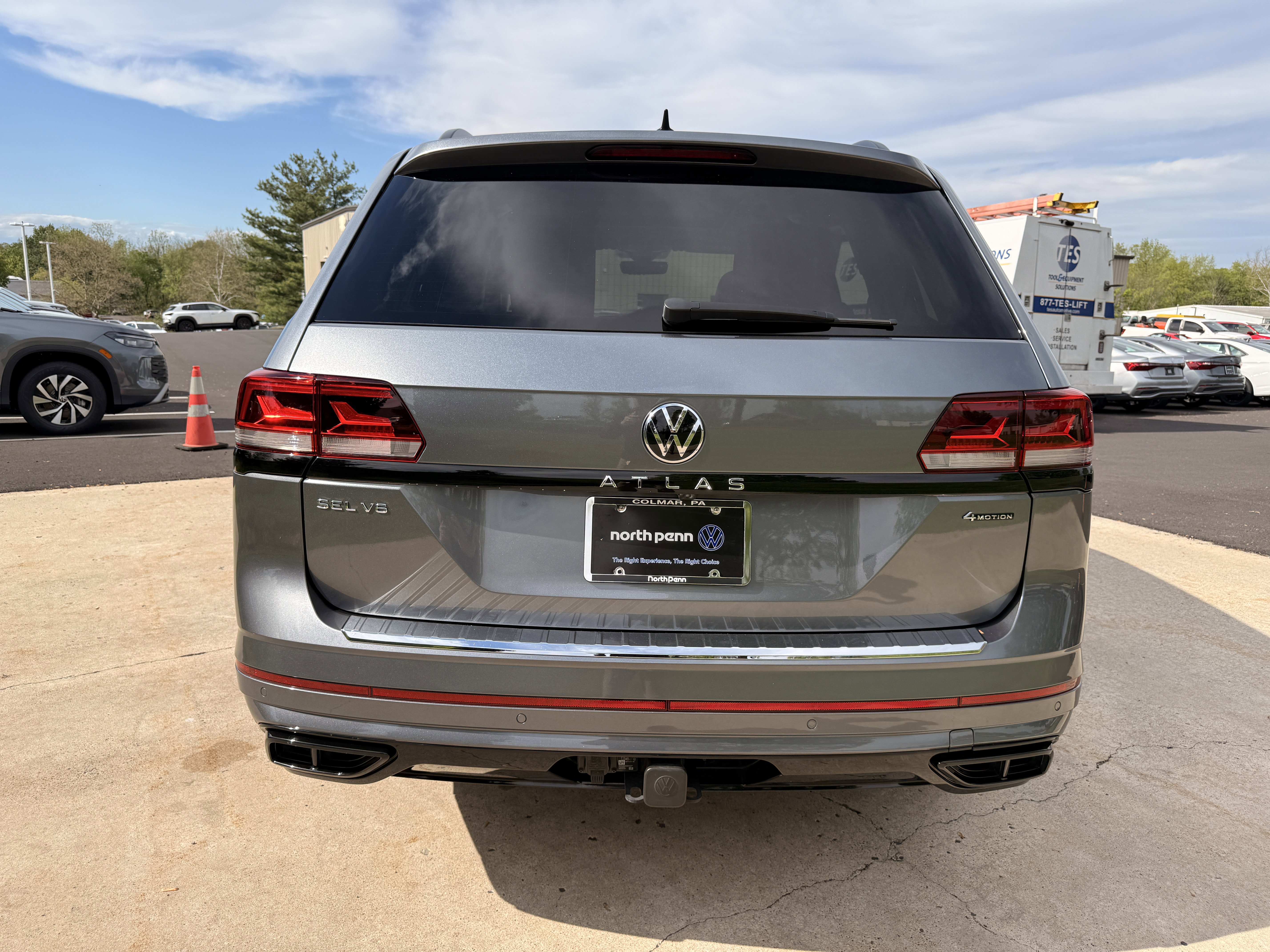Used 2023 Platinum Gray Metallic Volkswagen 3.6L V6 SEL R-Line Black image 15