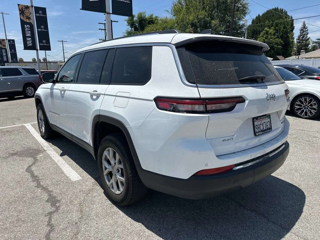 Used 2023 White/off-white Jeep Limited image 4