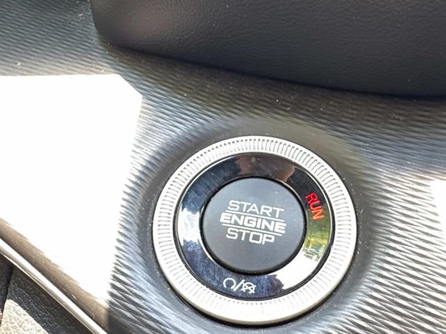 Used 2023 White Jeep Altitude image 39