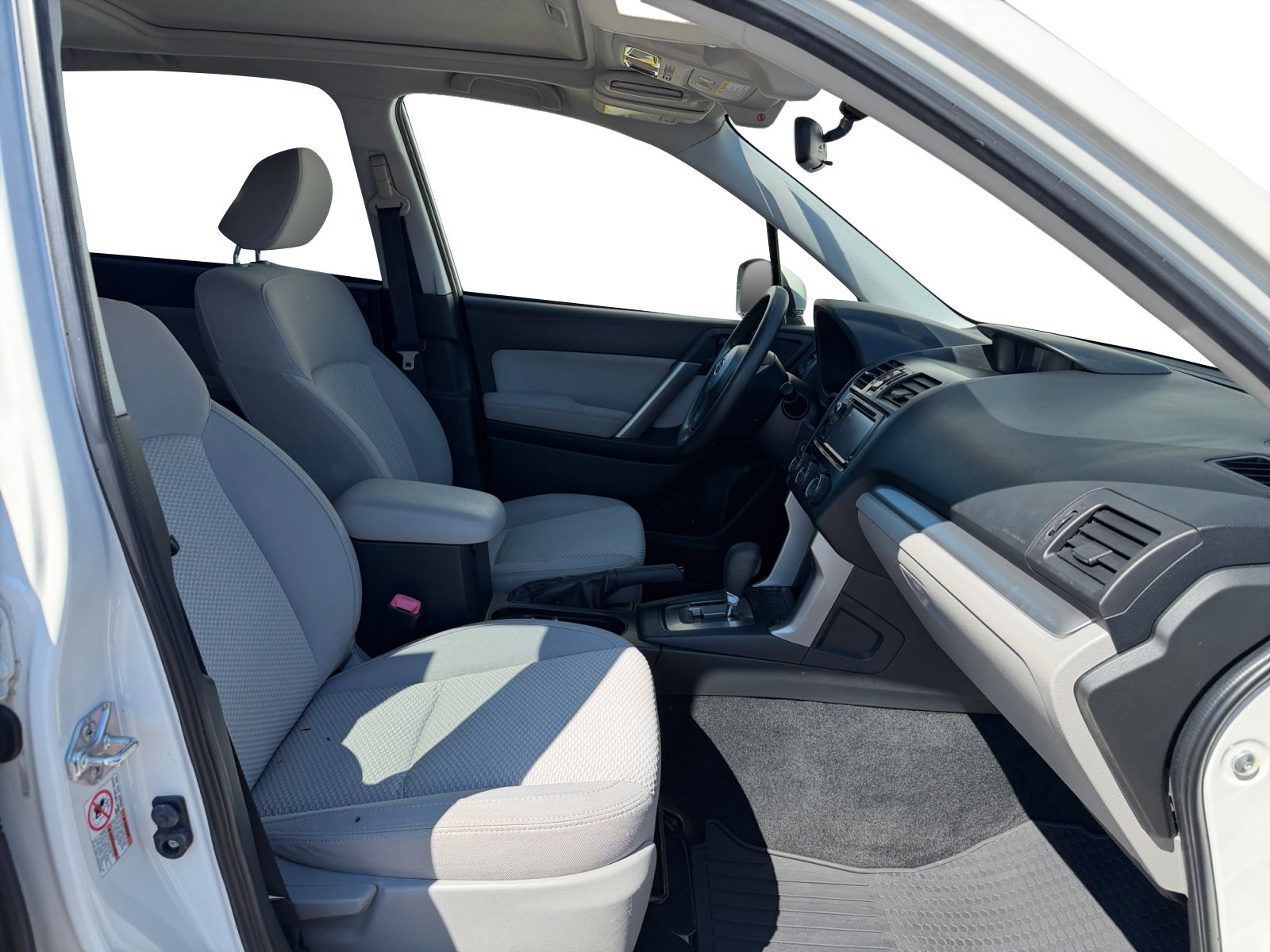 Used 2015 Satin White Pearl Subaru 2.5i Premium image 30