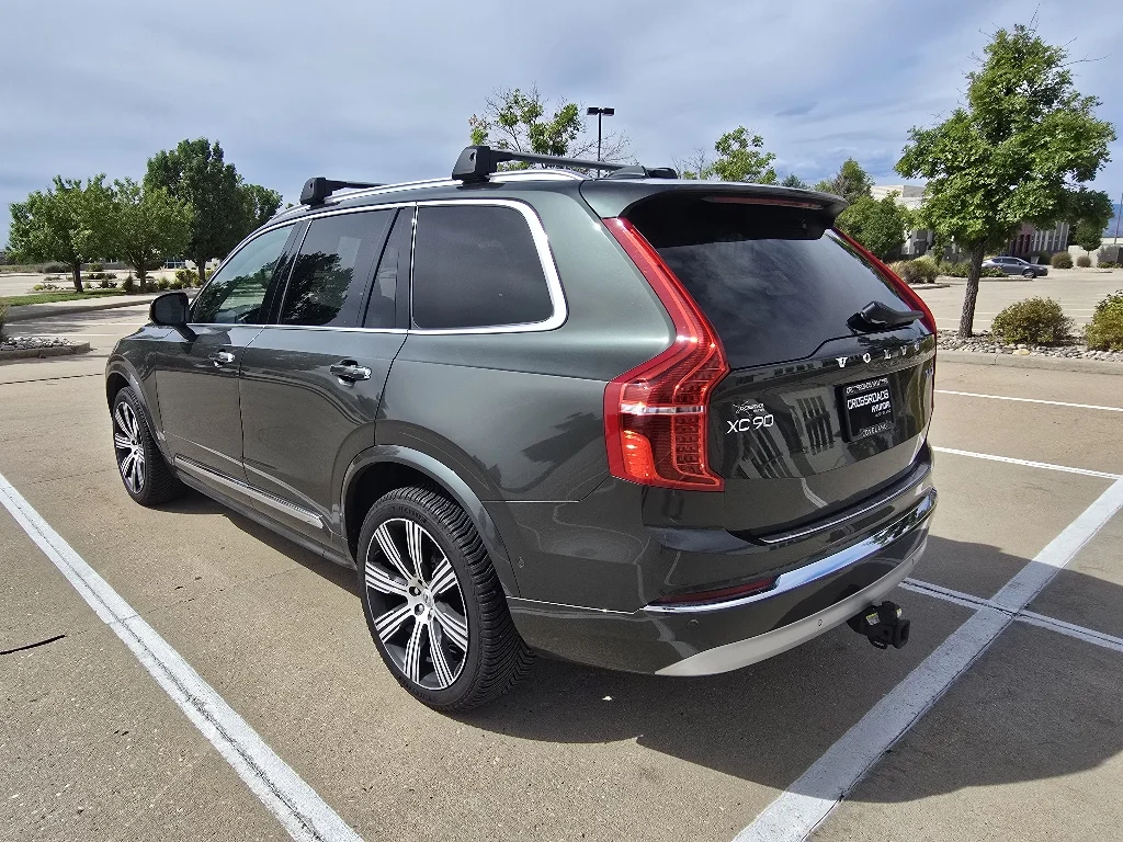 Used 2022 Pine Grey Metallic Volvo Inscription image 3