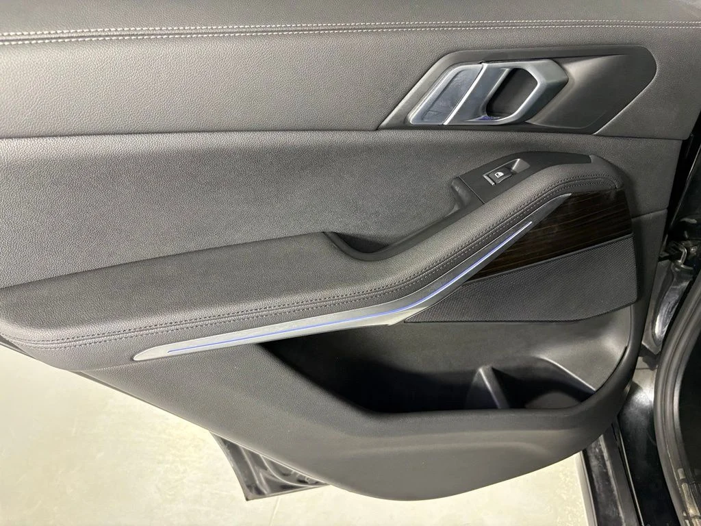 Used 2020 Black Sapphire Metallic BMW sDrive40i image 36