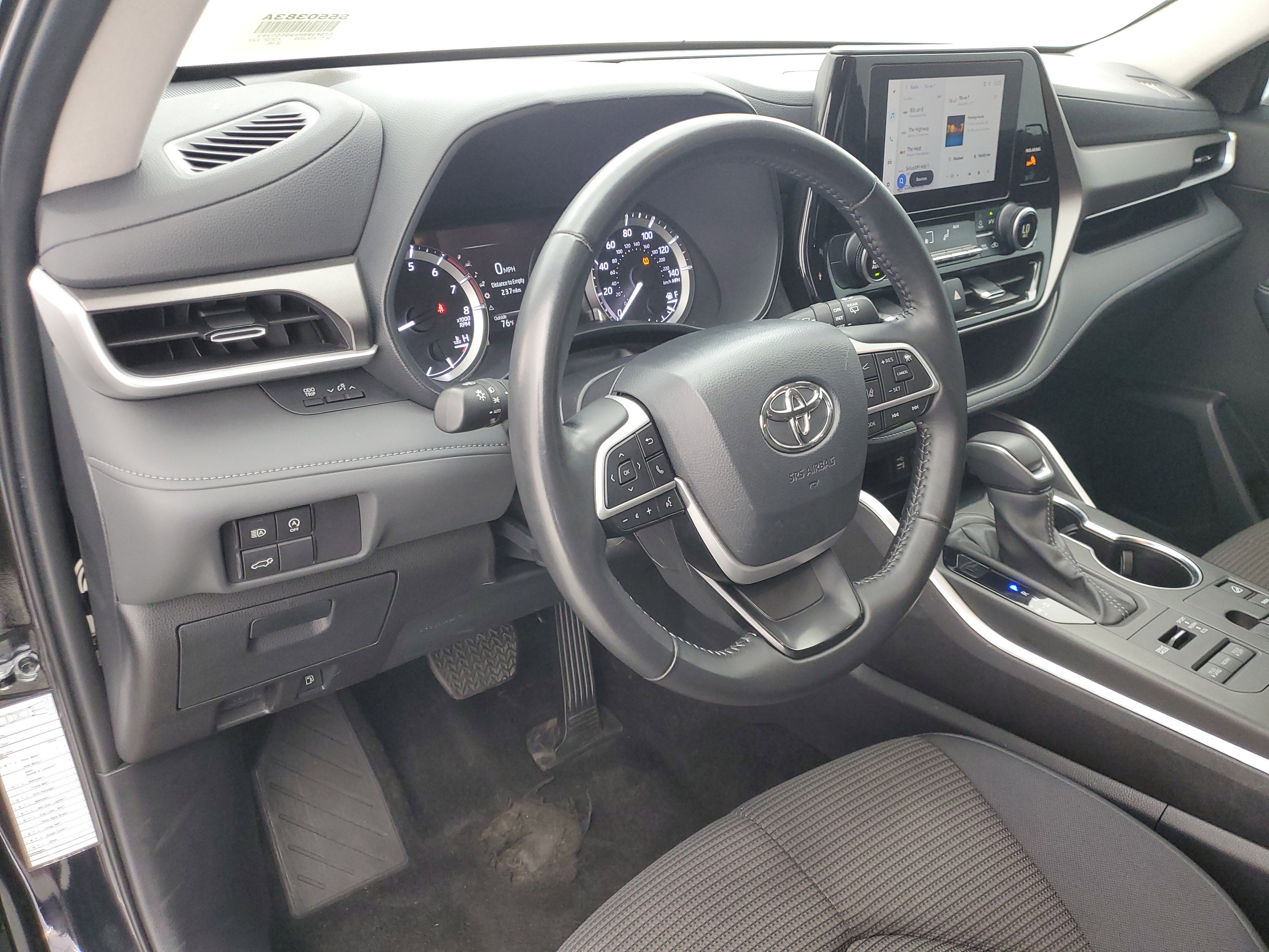 2024 Toyota Highlander LE - Photo 21