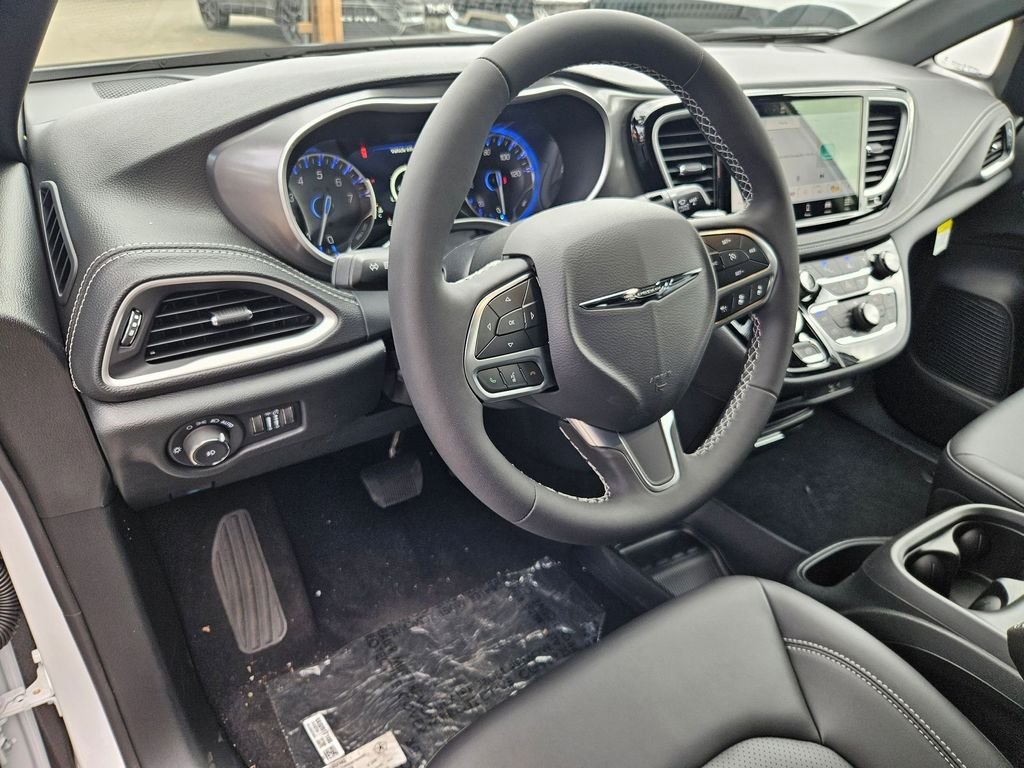 2026 Chrysler Pacifica Select - Photo 13