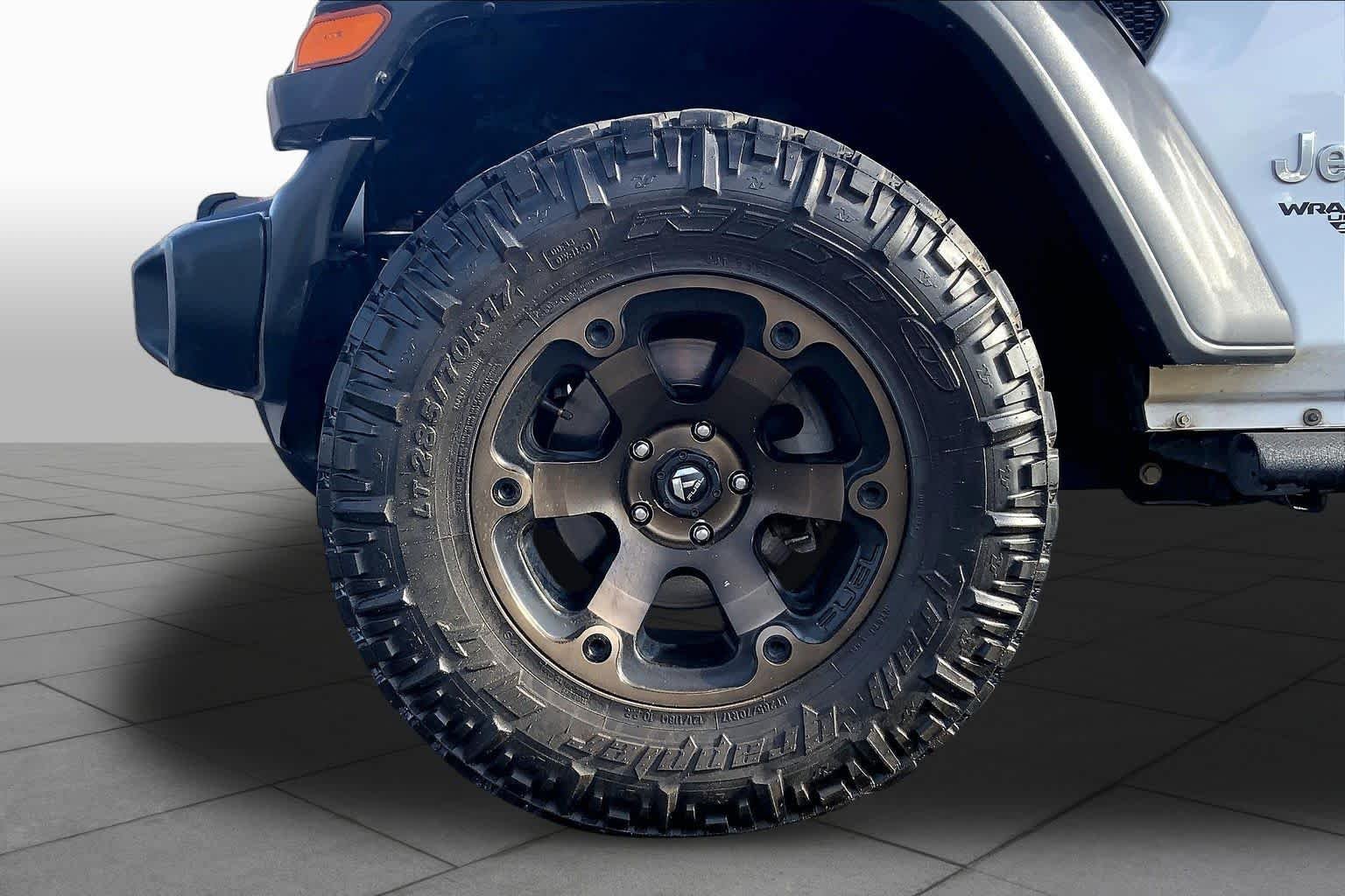 Used 2019 Bright White Clearcoat Jeep Sport S image 11