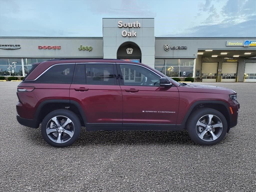 New 2025 Velvet Red Pearl-Coat Exterior Paint Jeep Limited image 2