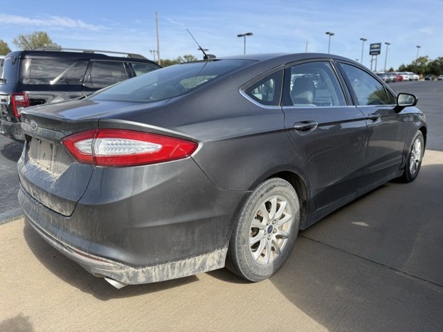 2016 Ford Fusion S photo 4