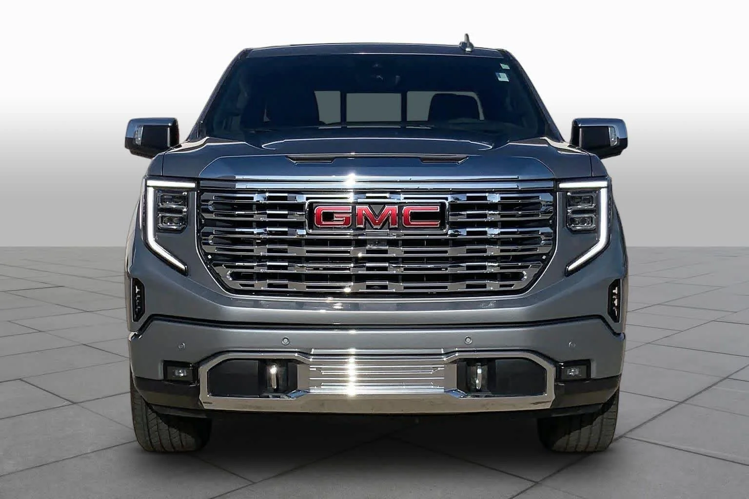 Used 2025 Sterling Metallic GMC Denali image 4