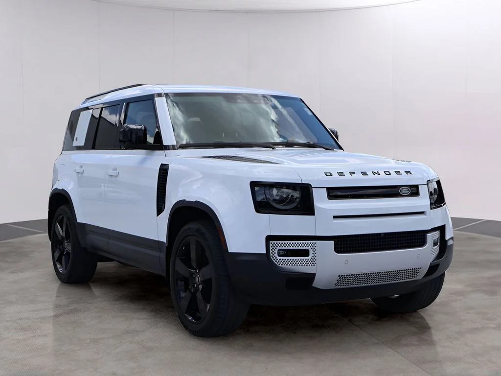 Used 2024 Fuji White Land Rover  image 3