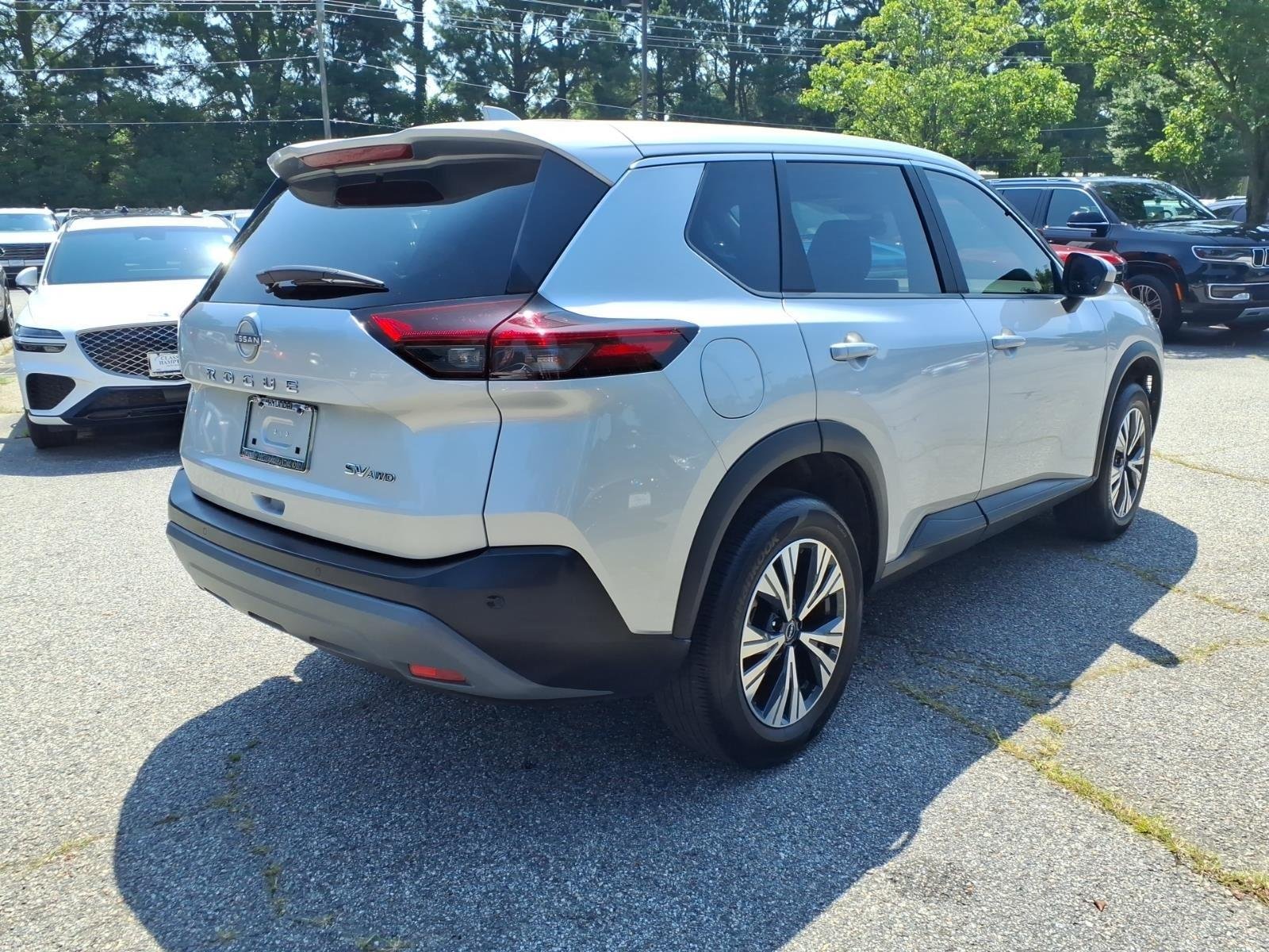 Used 2023  NISSAN SV image 6