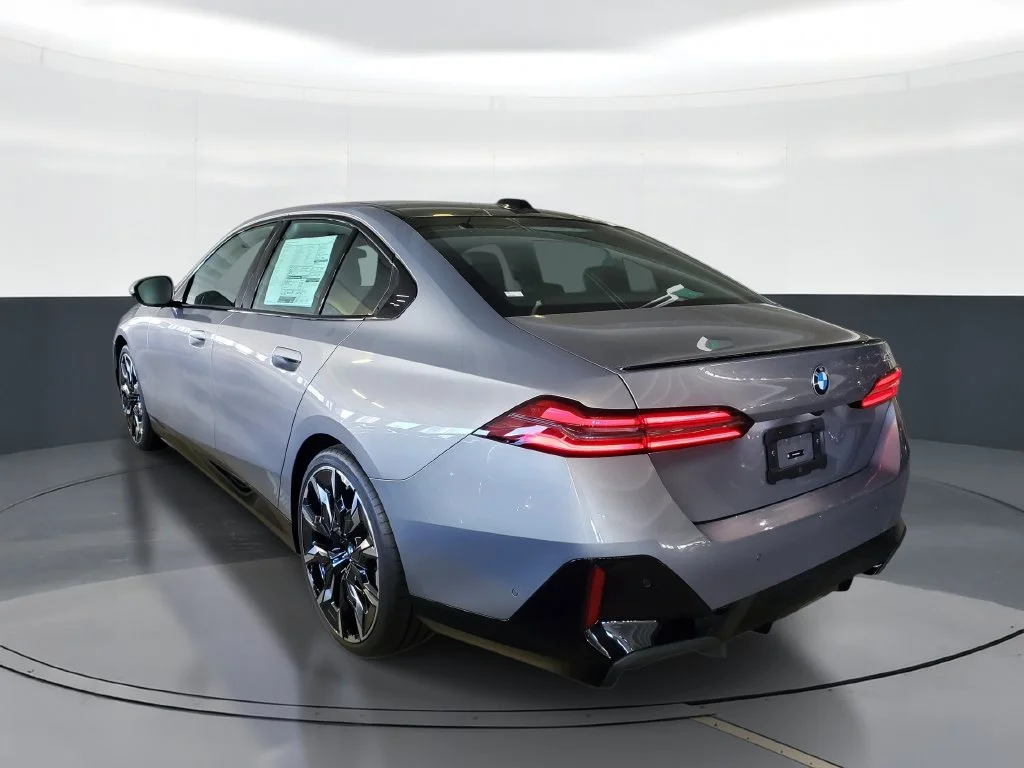 Used 2027 Oxide Grey Metallic BMW 530i image 4