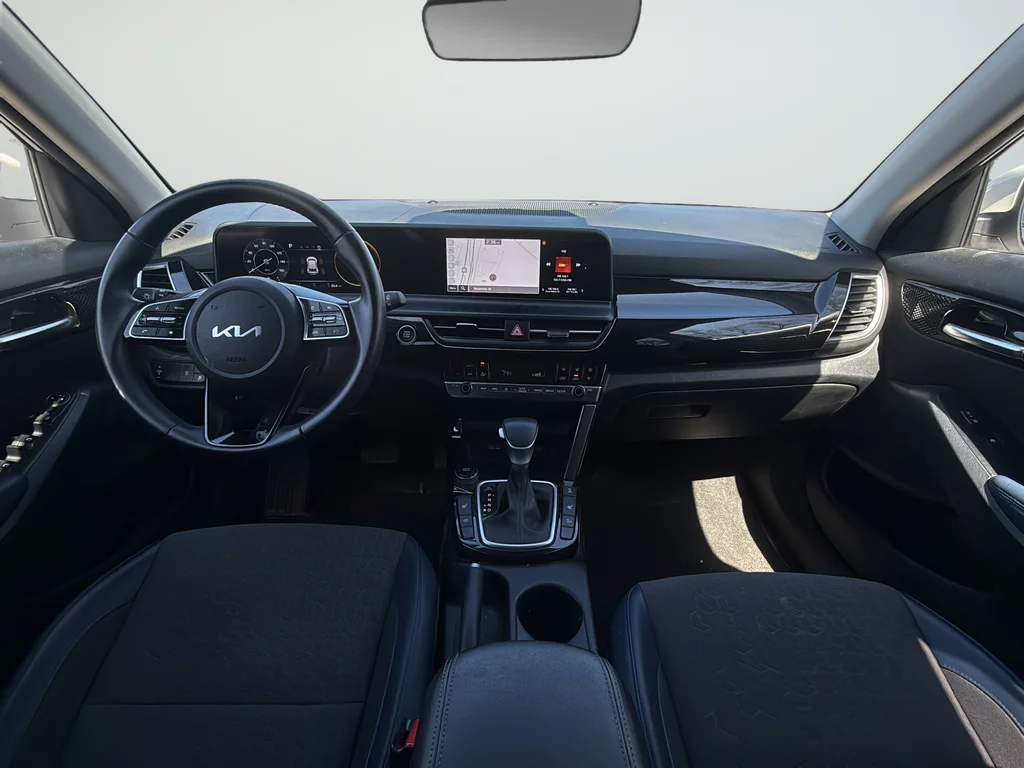 Used 2024 White Kia S image 21