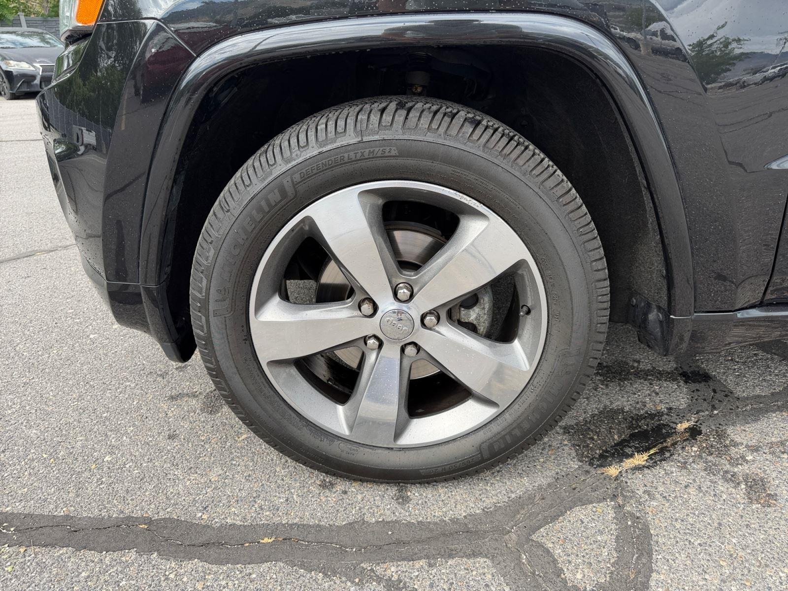 Used 2015 Brilliant Black Crystal Pearlcoat Jeep Overland image 12