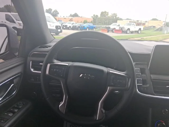 Used 2023 Gray Chevrolet Z71 image 24