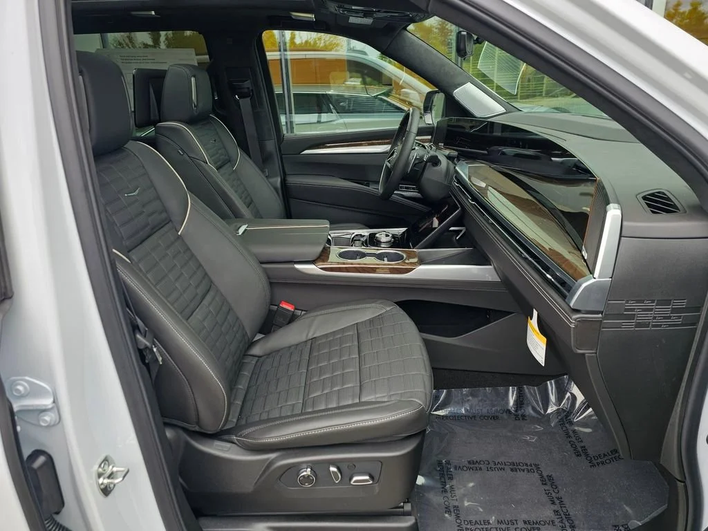 New 2026 Vibrant White Tricoat Cadillac Platinum Sport image 11