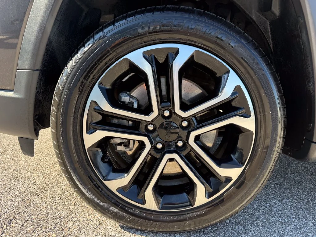 Used 2024 Gray Jeep Limited image 25