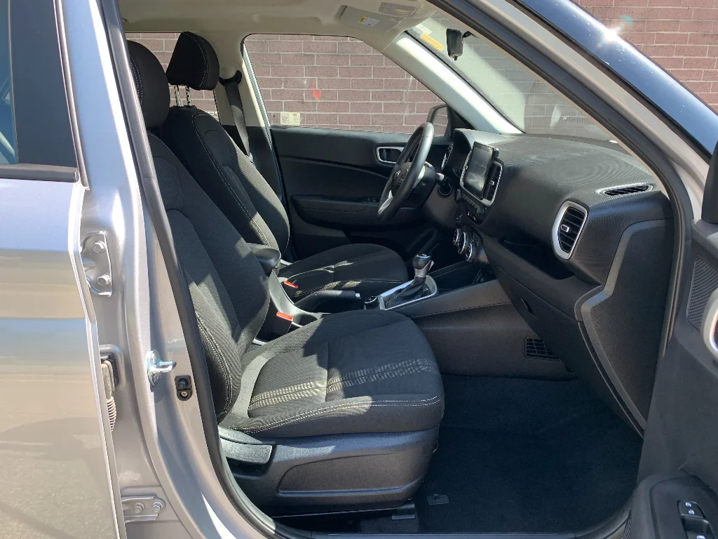Used 2025 Shimmering Silver Hyundai SEL image 19
