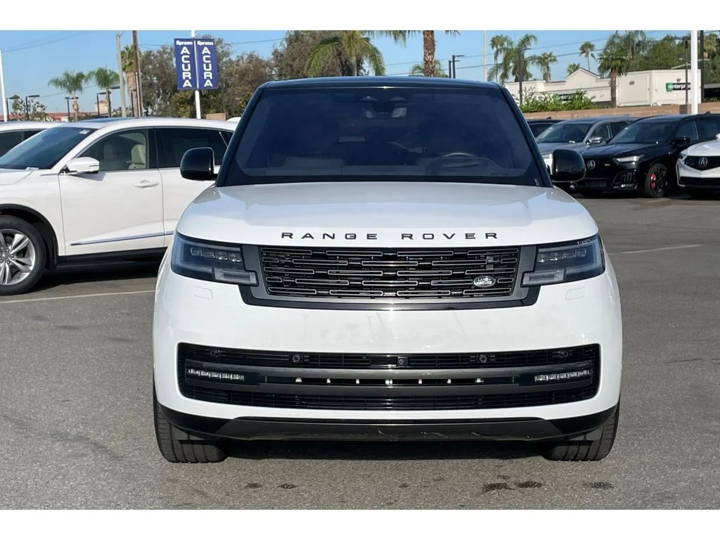 Used 2023 Fuji White Land Rover SE image 8