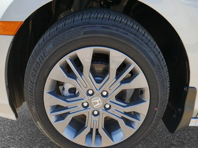 New 2027 Solar Silver Metallic Honda Touring image 7