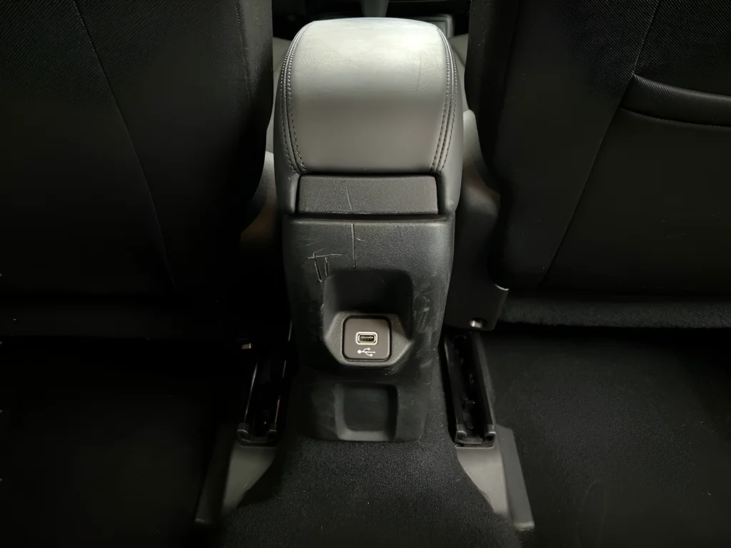 Used 2018 Hypergreen Clearcoat Jeep Latitude image 32