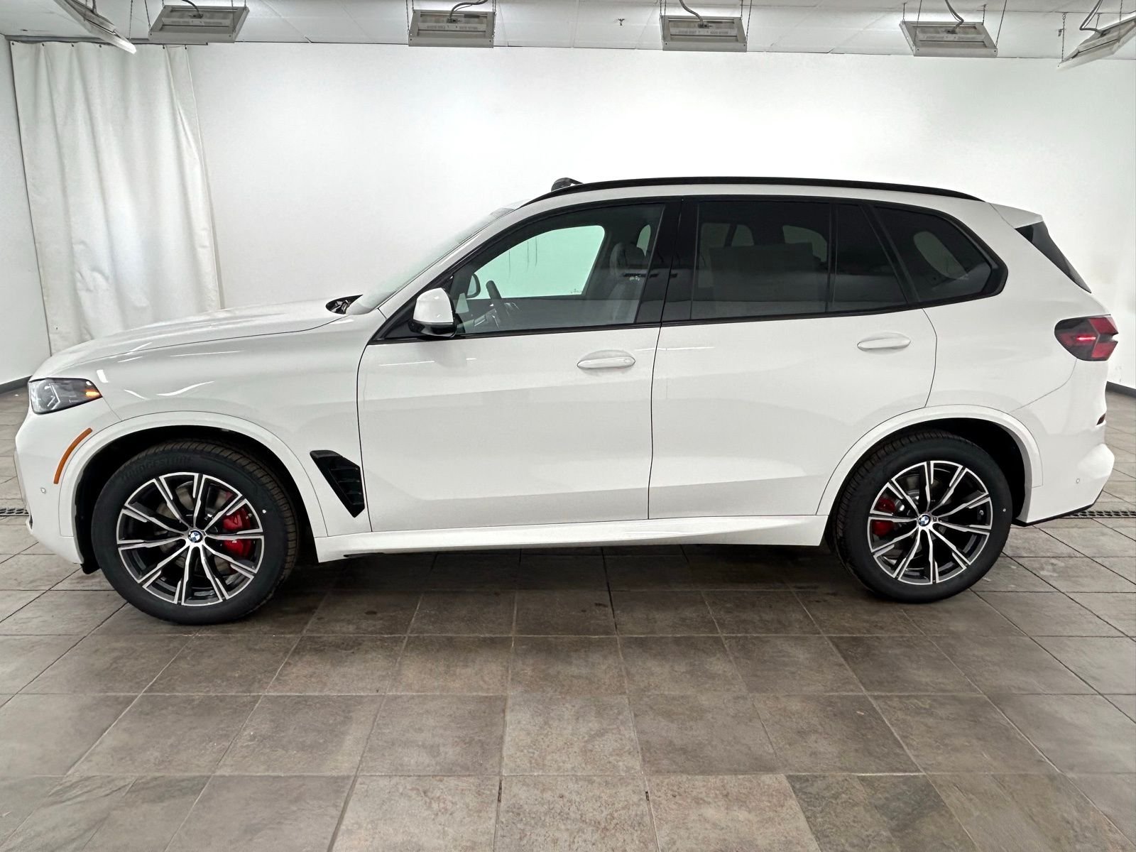 New 2026 Alpine White BMW xDrive40i image 2