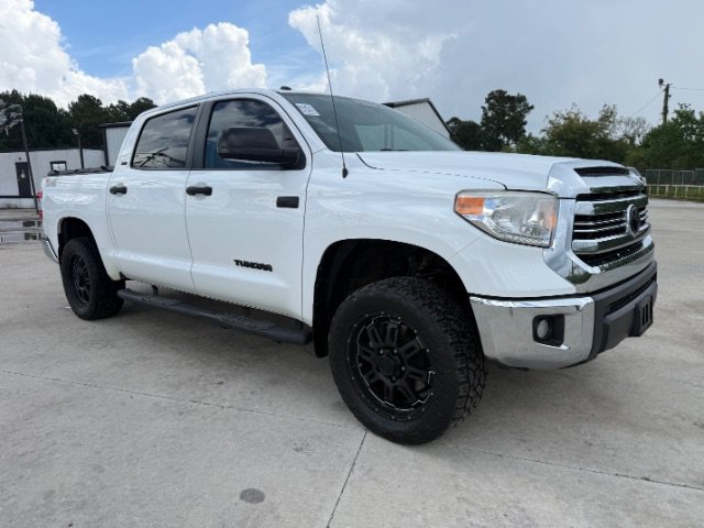 Used 2017 White Toyota SR5 image 7