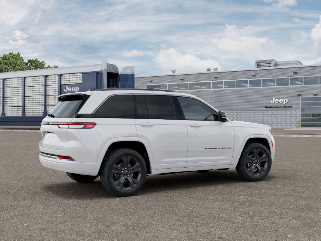 New 2027 Bright White Clear-Coat Paint Jeep Limited Reserve image 4