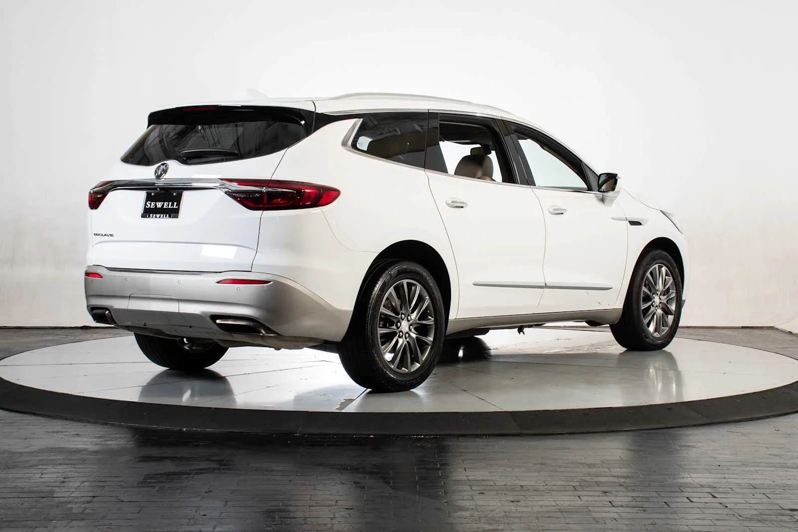 Used 2021 Summit White Buick Essence image 6