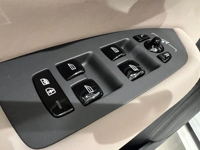 New 2026 Crystal White Volvo Plus image 11