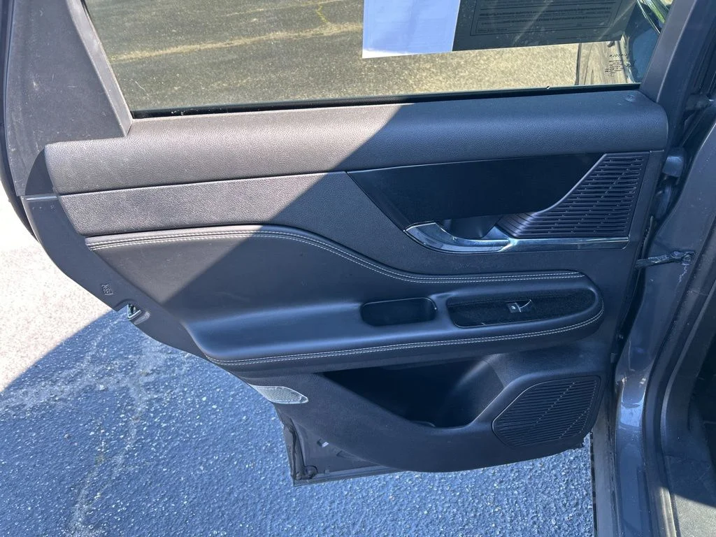 Used 2021 Gray Lincoln Standard image 21