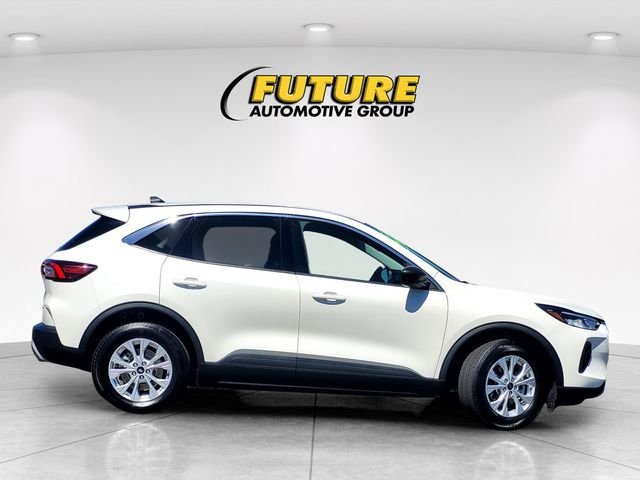 Used 2023 White Ford Active image 3