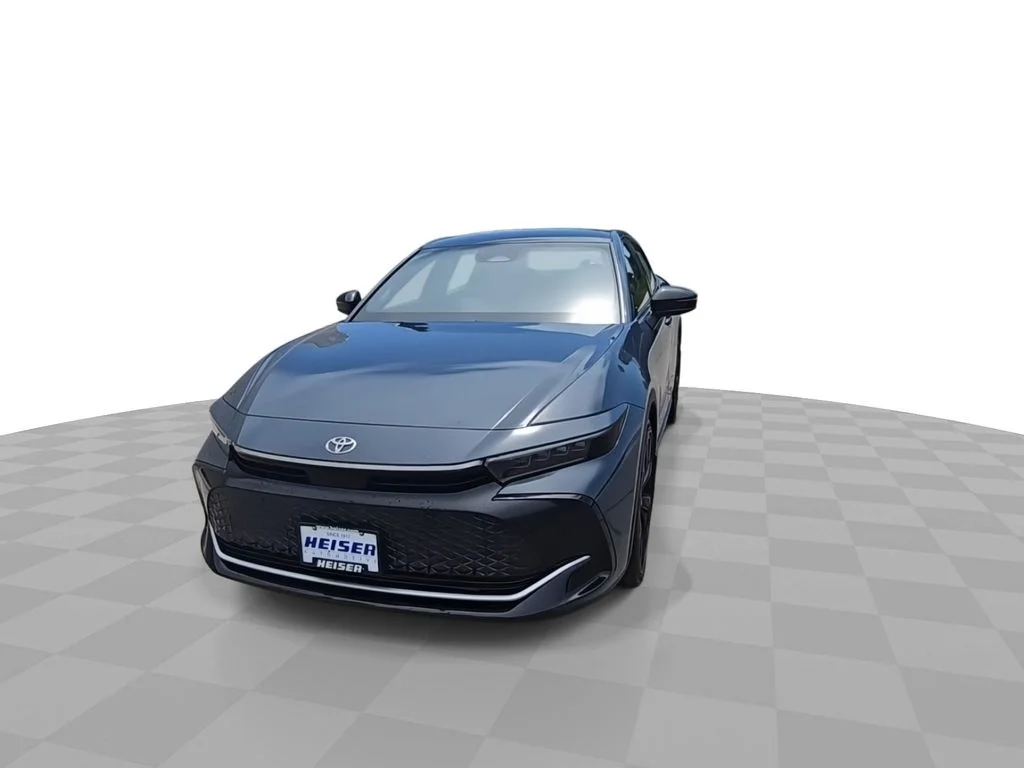 Used 2025 White Toyota Nightshade image 3