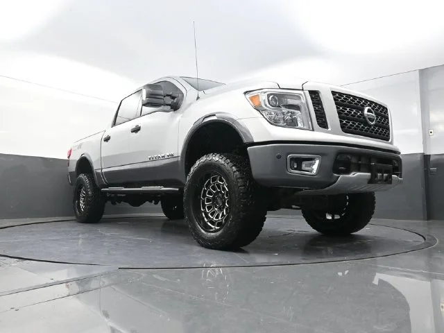 Used 2018 Silver Nissan PRO-4X image 31