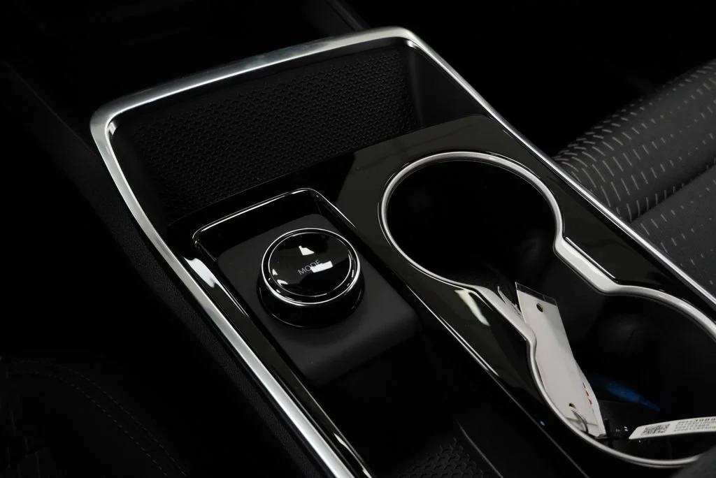 New 2027 Mosaic Black Metallic Chevrolet LT image 19