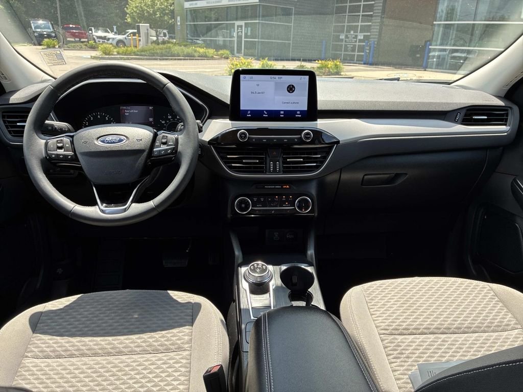 Used 2022 White Ford SE image 17