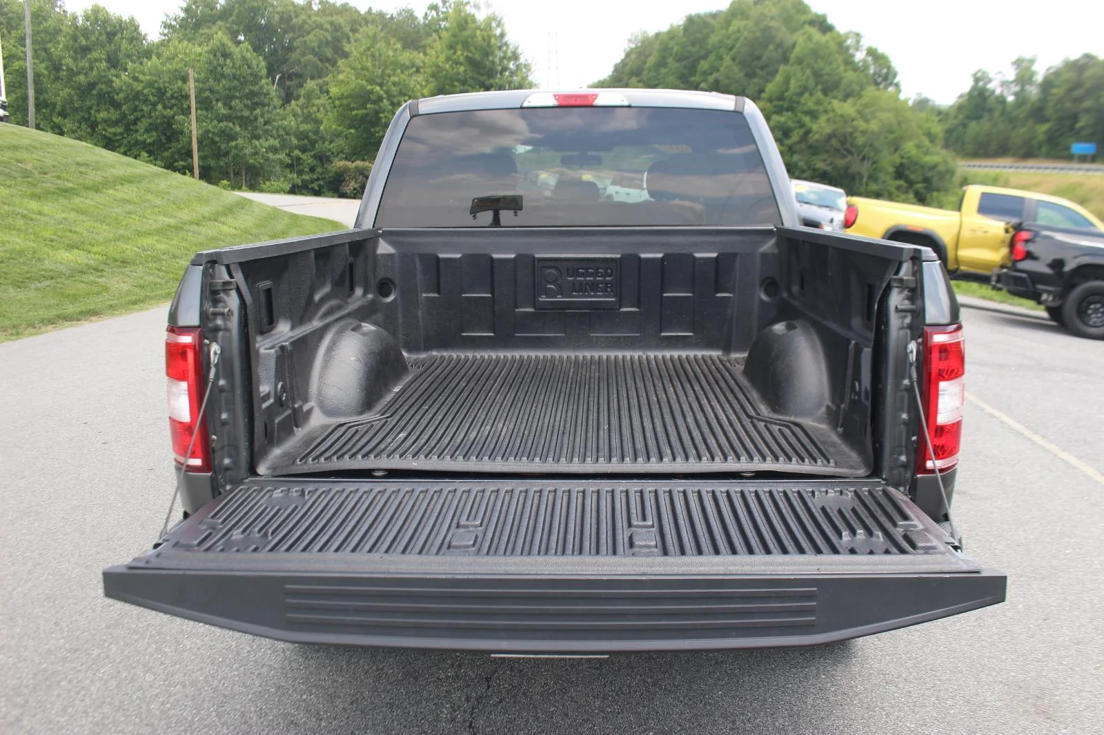 Used 2018 Grey Ford XL image 8