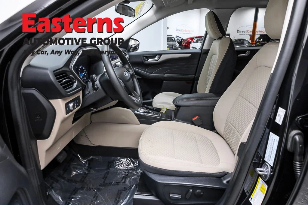 Used 2021 Black Ford SE image 14
