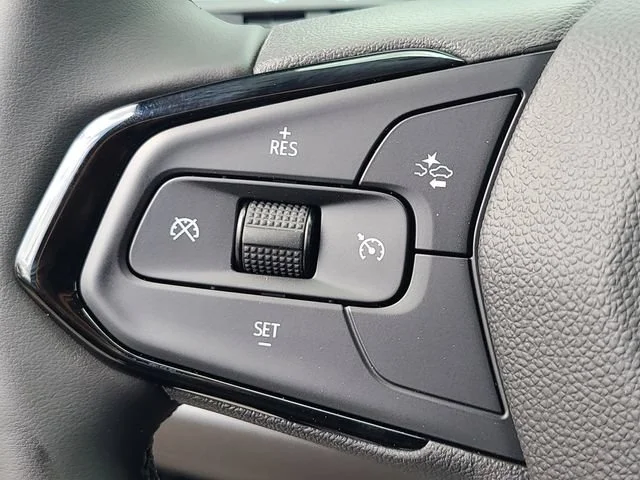New 2027 Mosaic Black Metallic Chevrolet LT image 23