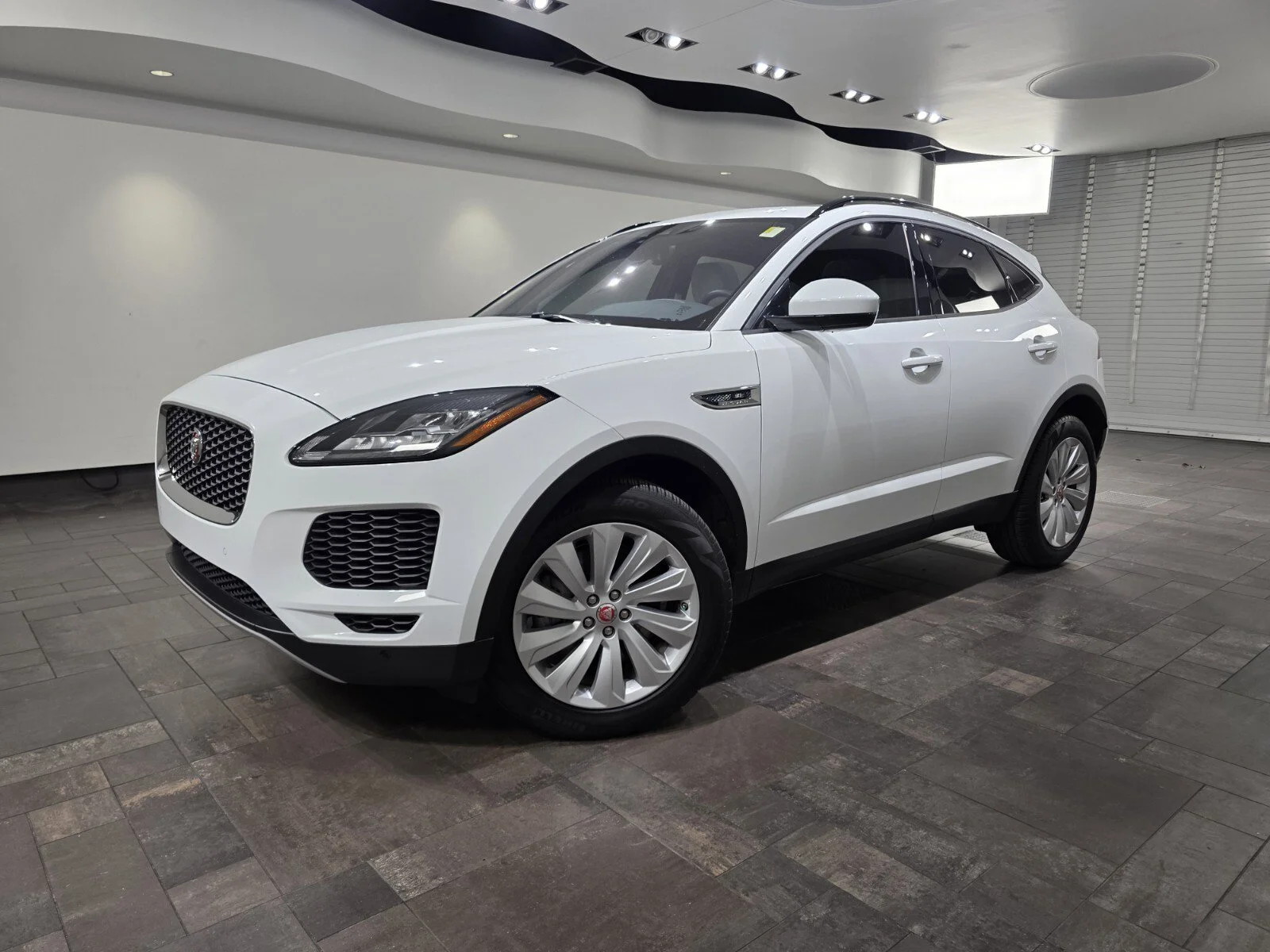2020 Jaguar E-PACE P250 SE's photo