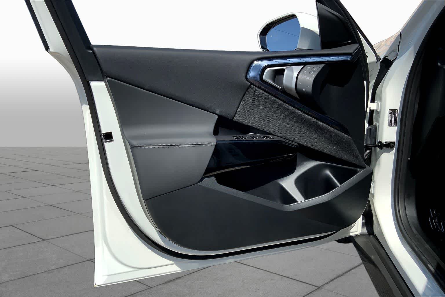 New 2026 Alpine White BMW 30 xDrive image 10