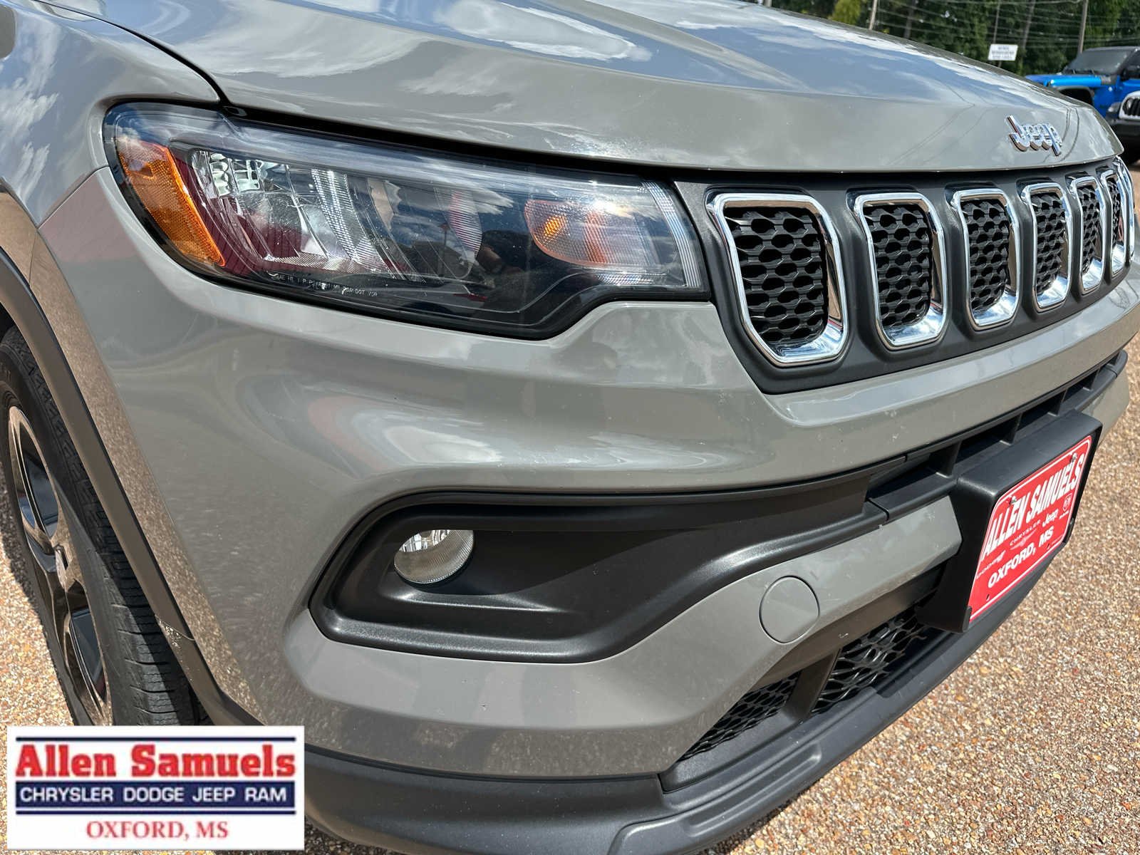 Used 2024 Sting-Gray Clearcoat Jeep Latitude image 47