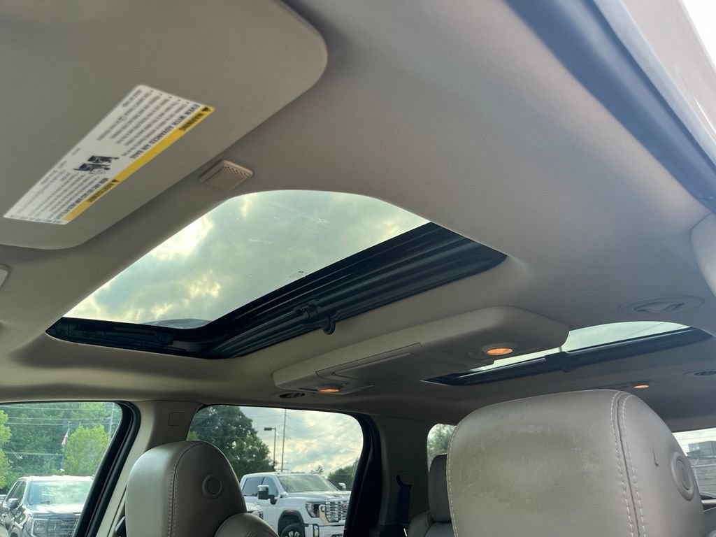 Used 2016 WHITE FROST TRICOAT GMC Denali image 19