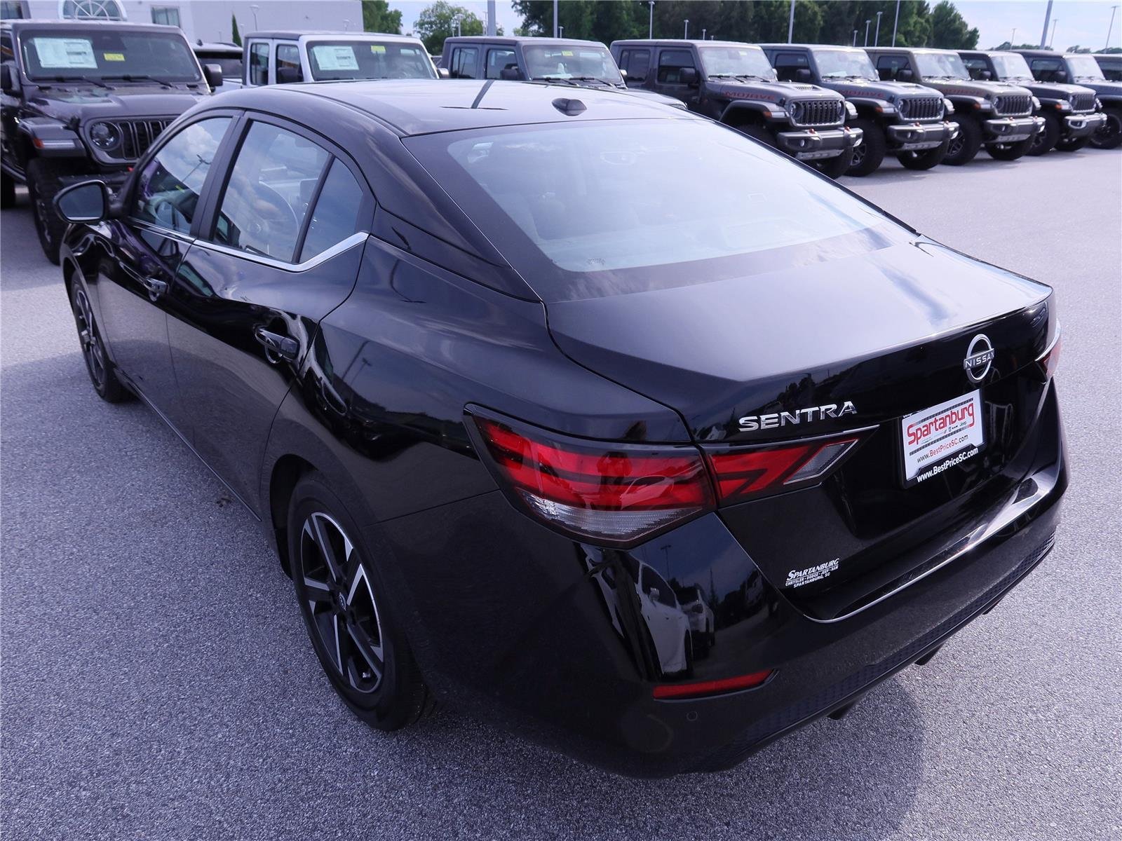 Used 2025 Super Black Nissan SV image 4