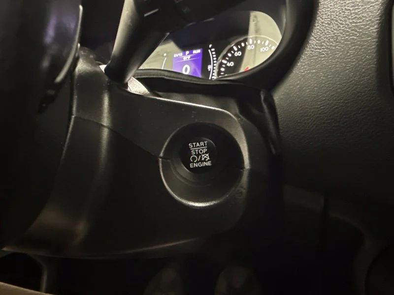 Used 2018 Red Jeep Latitude image 25