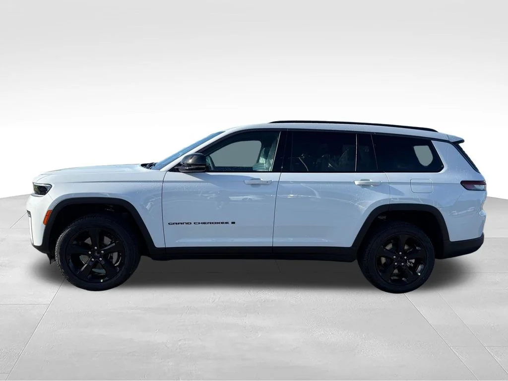 New 2026 Bright White Clear-Coat Exterior Paint Jeep Limited image 2