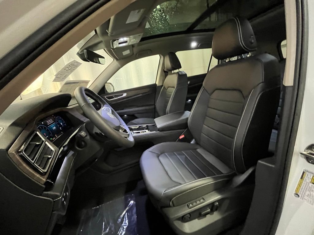 New 2026 White/off-white Volkswagen 2.0T SEL image 10