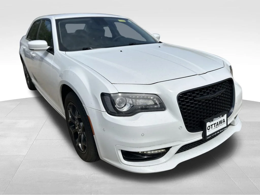 Used 2023 White Chrysler Touring image 1